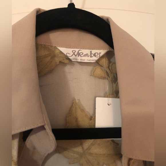 Fun black and gold shirt - Picture 3 of 3